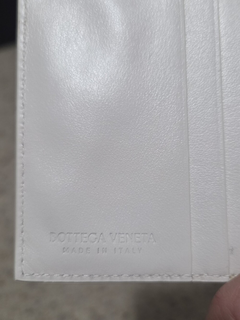 Authentic Bottega Veneta Intrecciato White Leather Bi-Fold Wallet - Picture 10 of 10